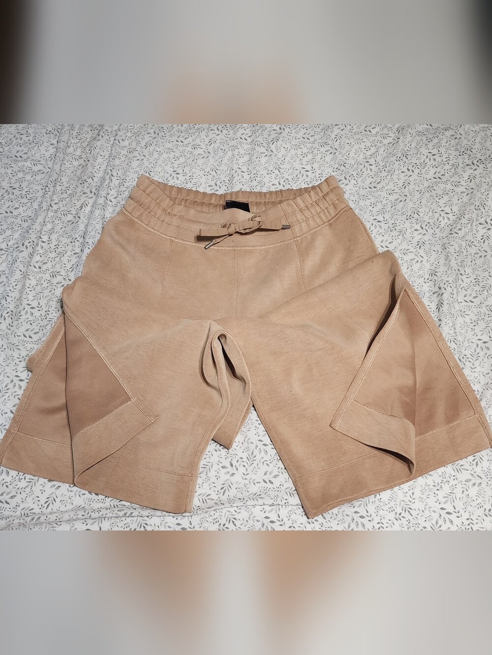 lululemon athletica Beige/Tan Capris
